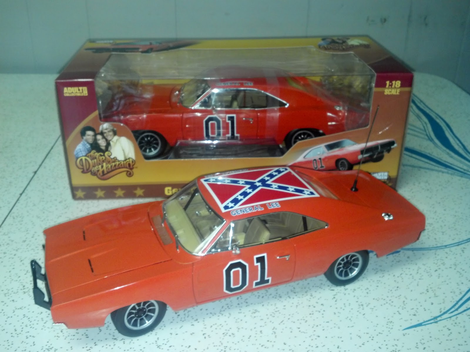 Dukes of Hazzard Collector: New 1/18 Scale Diecast General Lee from Auto  World