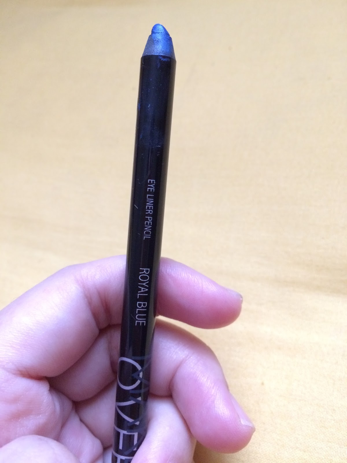 Hai Ariani Indonesian Beauty Blogger EYELINER PENCIL MAKE OVER SHADE ROYAL BLUE REVIEW