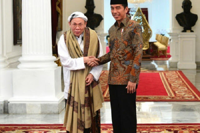 Jokowi Akan Hadiri Acaranya Pelaku LGBT alias Sodomi di Pati ? 1 Nasihin%2Bdan%2BJokowi