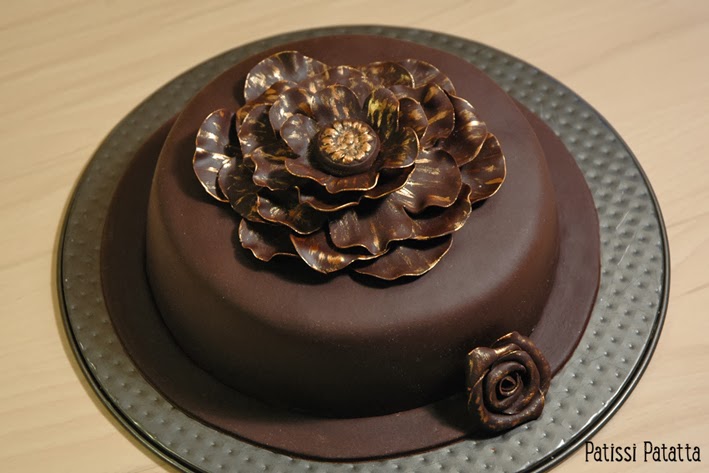 cake design, gâteau 3D, pâte à sucre, gumpaste, fondant, gâteau fleurs, flowers cake, brown et gold cake