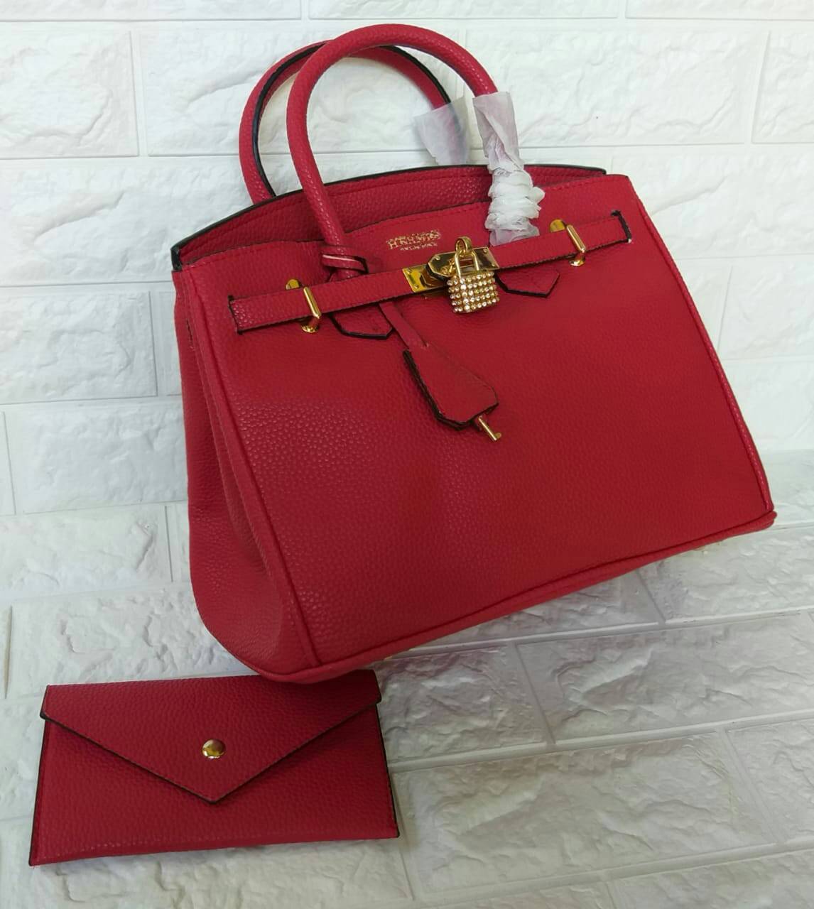 Cara Membersihkan Tas Kulit Dari Noda Tinta Kami