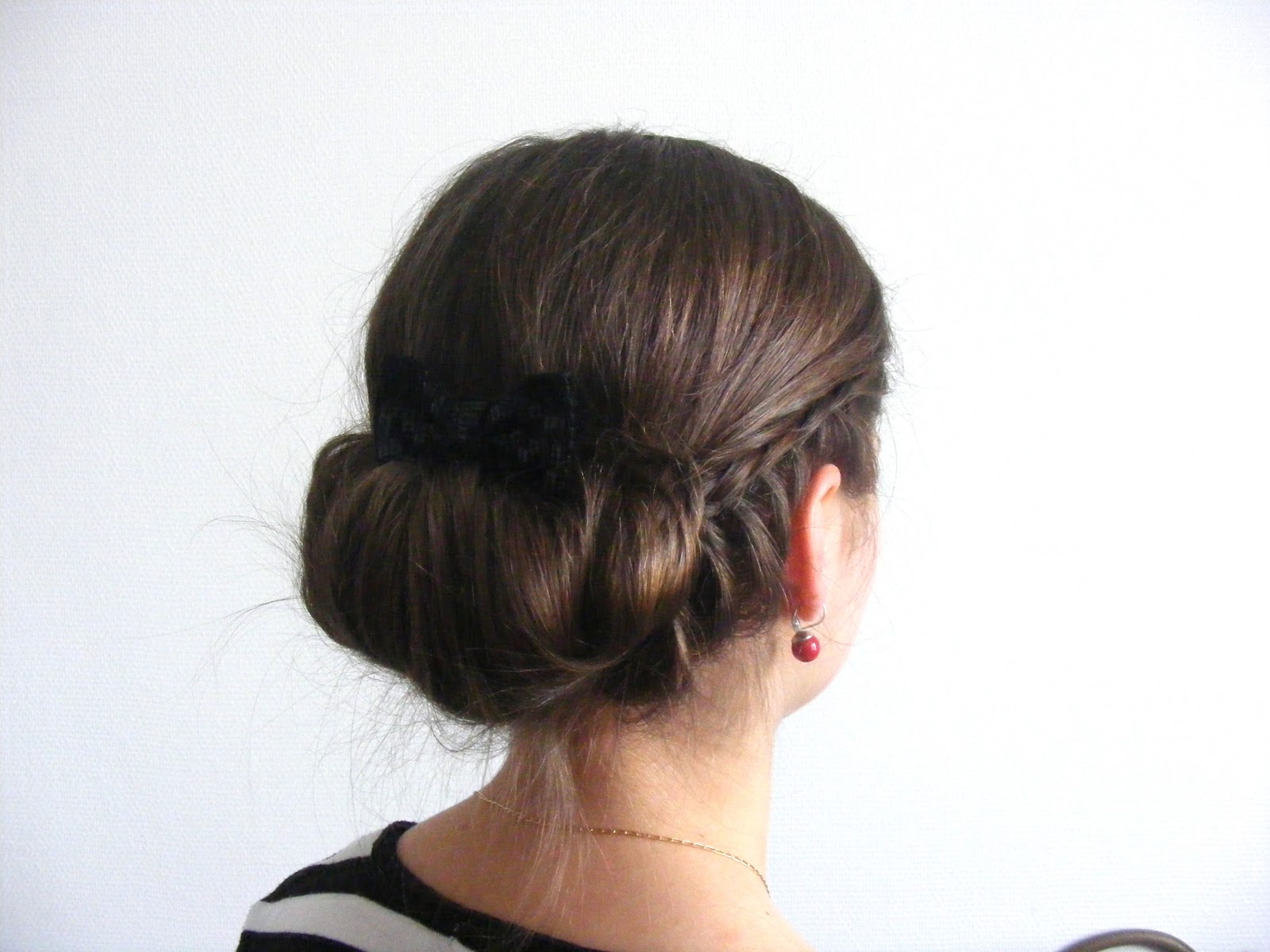 frizuramánia: ez a kedves frizura félhosszú, egyenes hajból készült. a