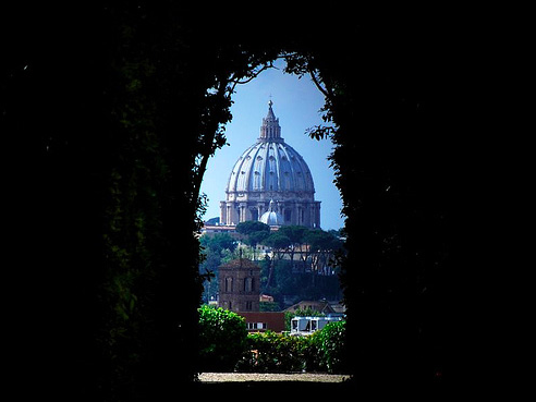 rome's secret key hole rome key hole vatican cupola