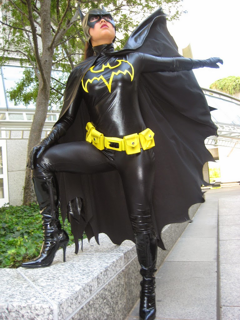 Classic Looking Black and Yellow Bat Girl Cosplays - Creative Cosplay ...