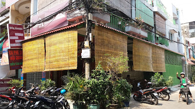 Mành tre trúc che nắng ngoài trời