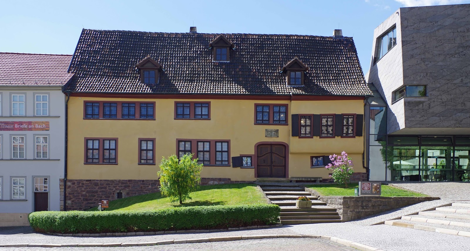 Color Photos That Capture Street Scenes Of East Germany In 1960