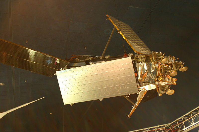 http://2.bp.blogspot.com/-eZbwMBwGnDk/VYMFbEmdRdI/AAAAAAAACes/nr2lkg1MDzE/s1600/800px-Iridium_satellite.jpg