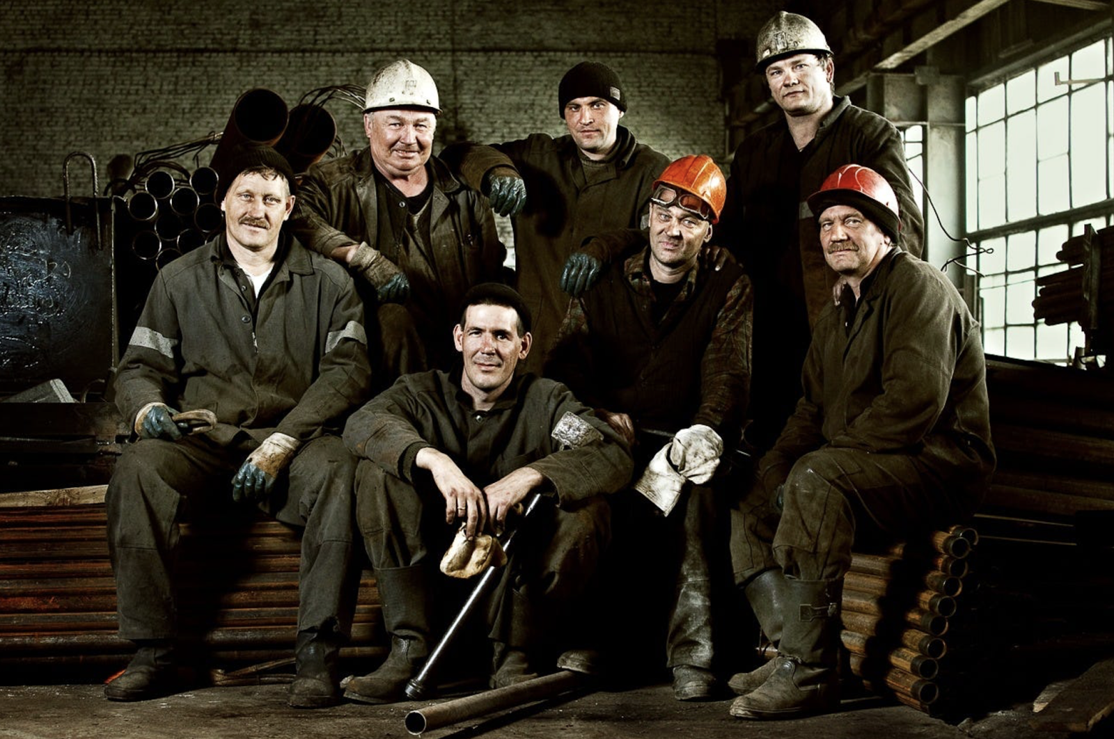 войнушки с деревянными оружиями. суровое название. чукотский праздник пэгытти. работяга с завода. деревянный автомат в детстве.