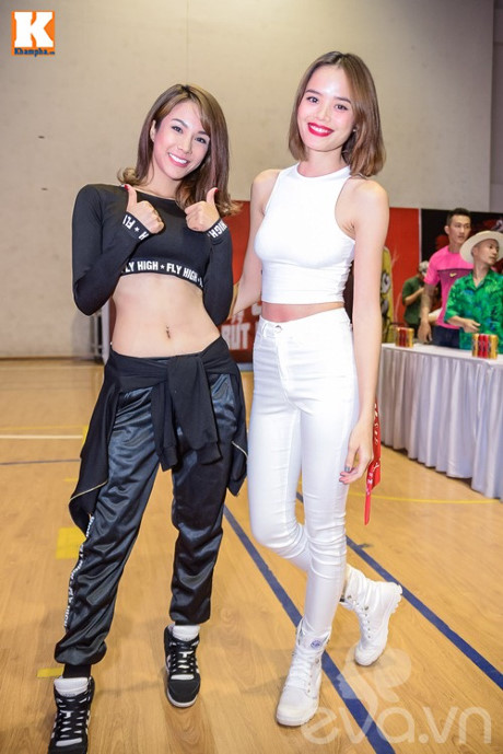 Huong Giang Idol vang mat, Tien Dat choi troi voi 