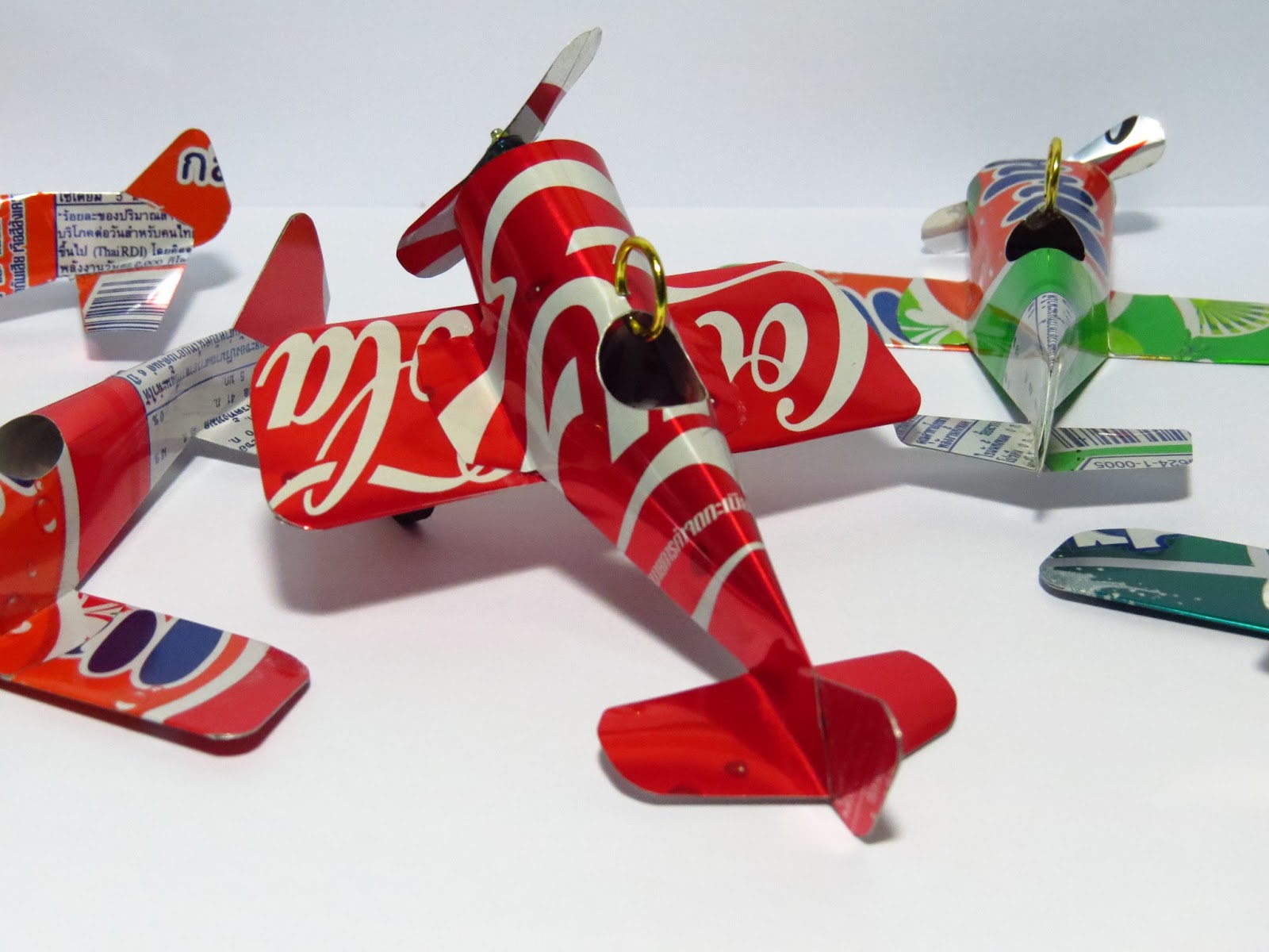 Jcwings: ทำเครื่องบินจากกระป๋องน้ำอัดลม Make Soda Can Airplane.