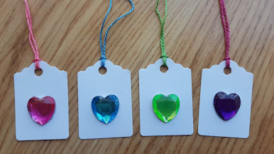 Valentine's Day gift tags with 3D hearts Valentine's Day gift tags with 3D hearts