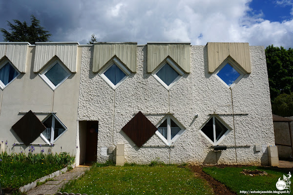 Elancourt - Résidence du Pré-Yvelines, Pistons et Cylindres. Maisons OCIL Architectes: Philippe et Martine Deslandes Projet / Construction: 1969 - 1973 200 maisons: 81 "Pistons" et 119 "Cylindres" Elancourt - Résidence du Pré-Yvelines, Pistons et Cylindres. Maisons OCIL Architectes: Philippe et Martine Deslandes Projet / Construction: 1969 - 1973 200 maisons: 81 "Pistons" et 119 "Cylindres"