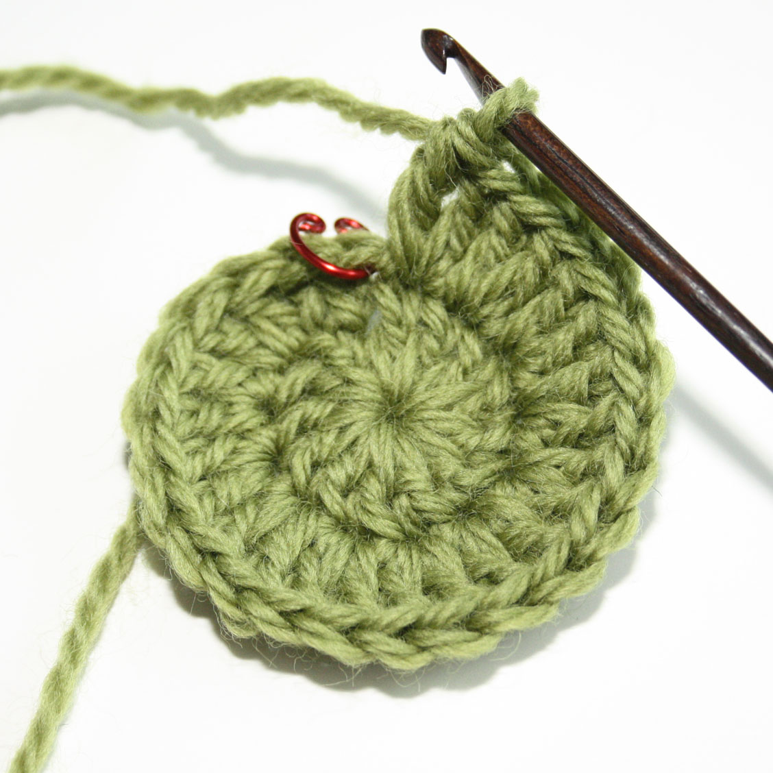 knotsewcute how to work in a spiral fashion in crochet.