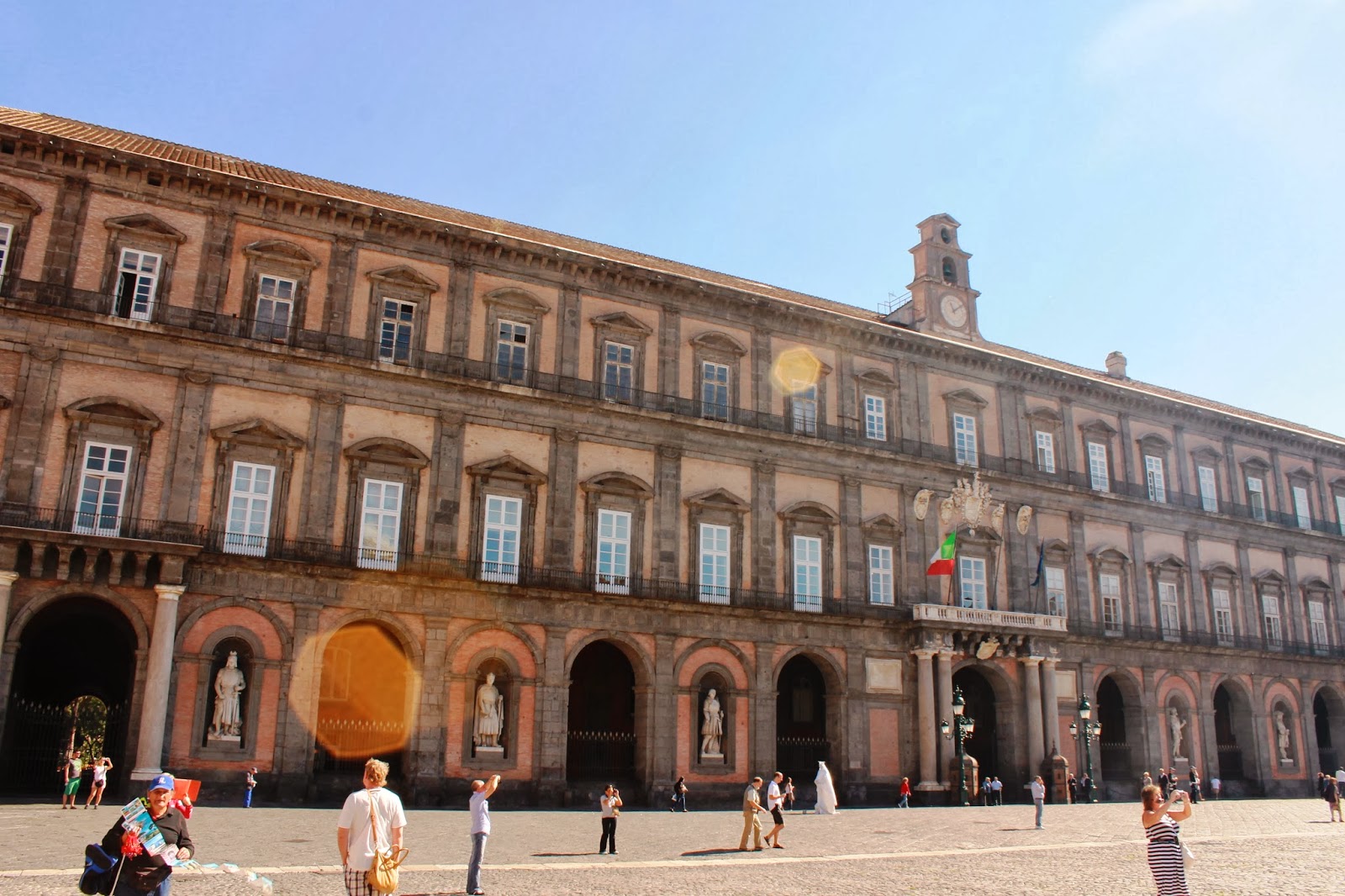 Неаполь королевский дворец