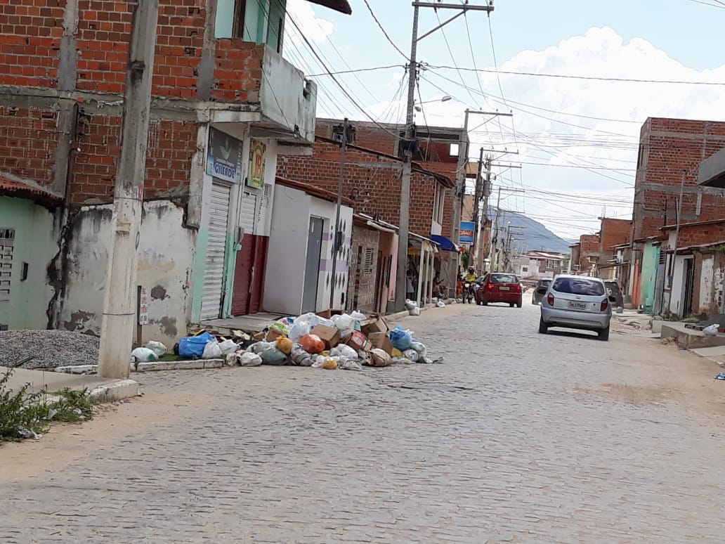 Sem salário garis param nesta quinta-feira em Jequié