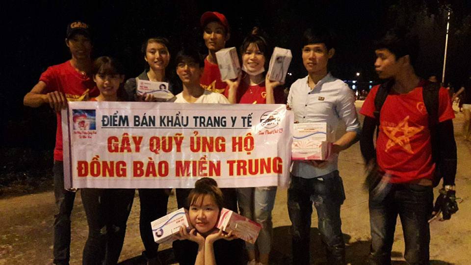 Điểm bán khẩu trang y tế ủng hộ đồng bào Miền Trung