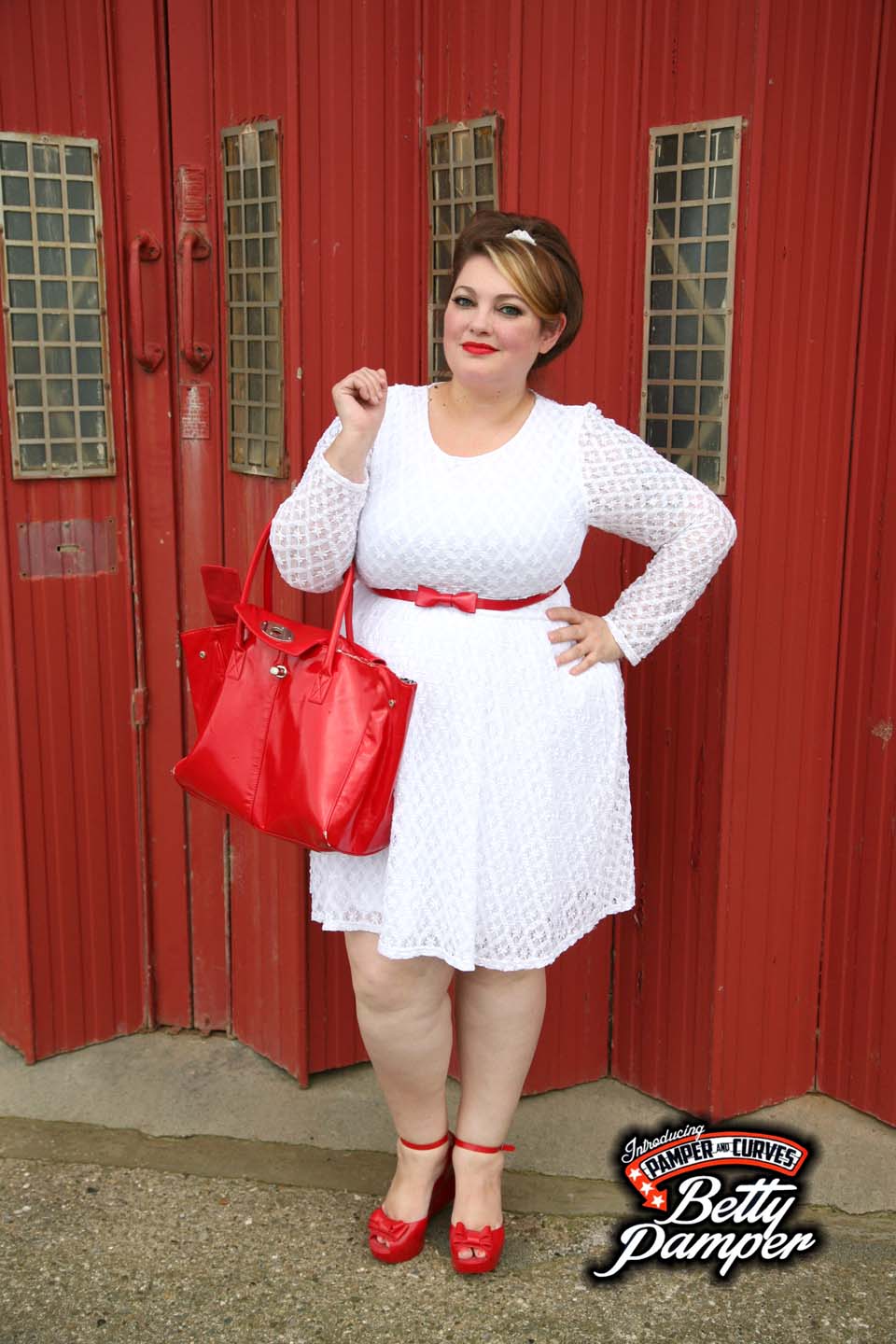 Pamper and Curves: Plus White lace by Curvy-A review