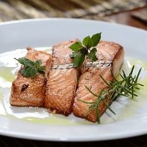 ¿Por qué es bueno incluir pescados grasos en tu dieta?