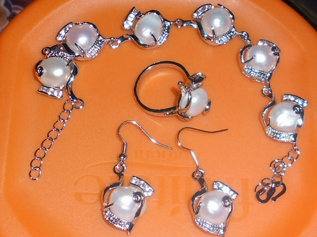 set gelang tangan , cincin dan anting2 rm 40 temasuk postage