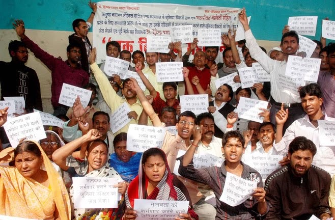 Chhatra and Nawjawan Sabha activists stage dharna - View Patna