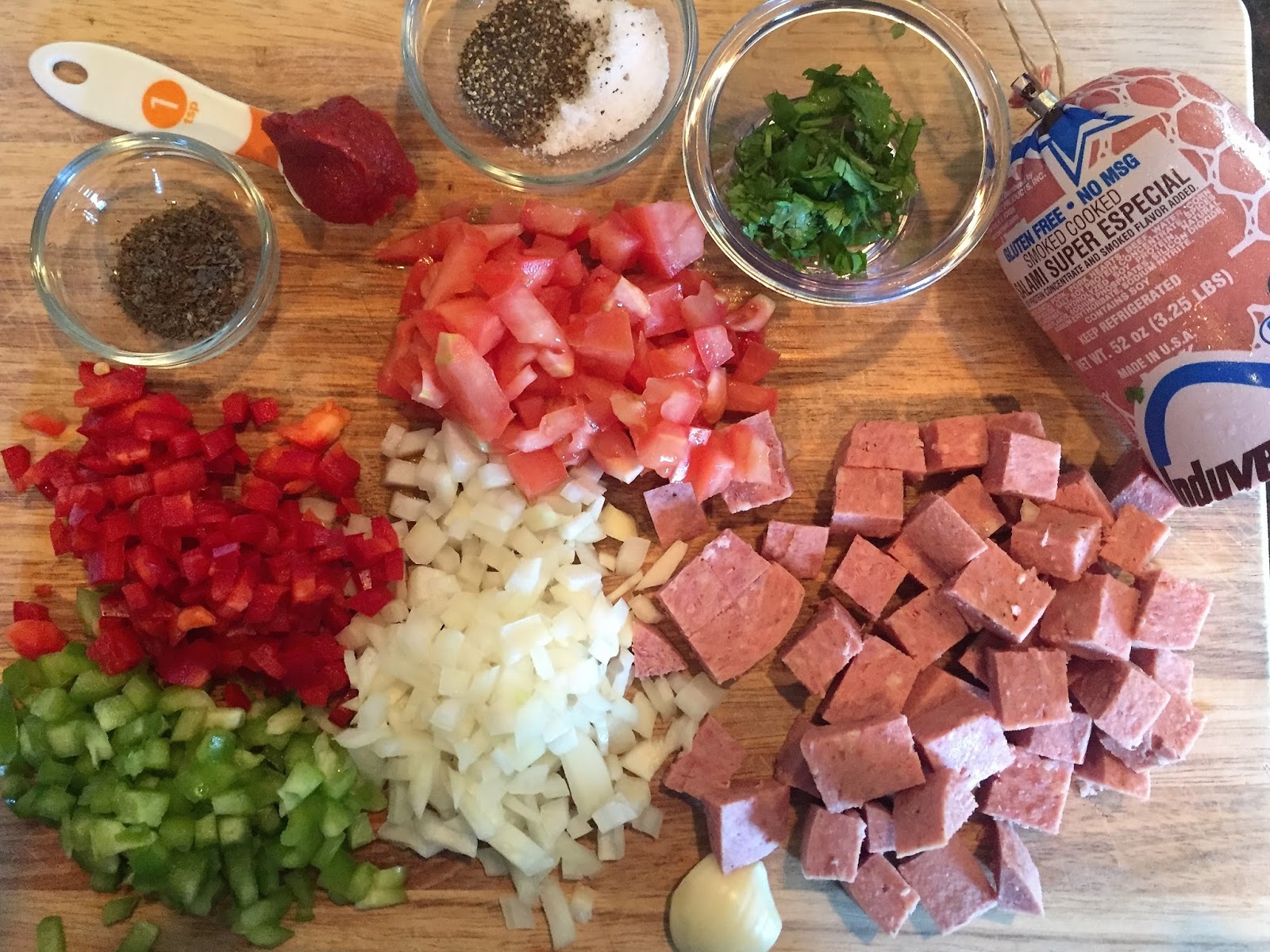 Patacón con Salami Guisado Mezcla De Sabor