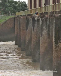 bendungan pintu air sepuluh tangerang