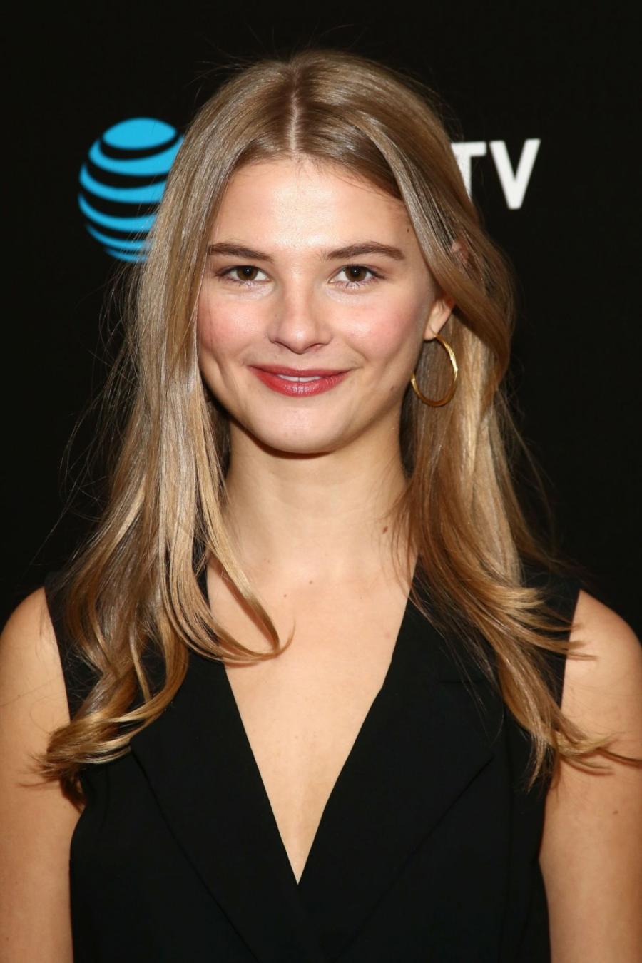 Stefanie Scott at Good Girls Get High Photocall in Los Angeles