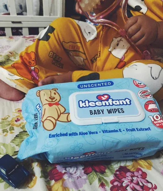 Kleenfant Baby Wipes unscented variant on the bed