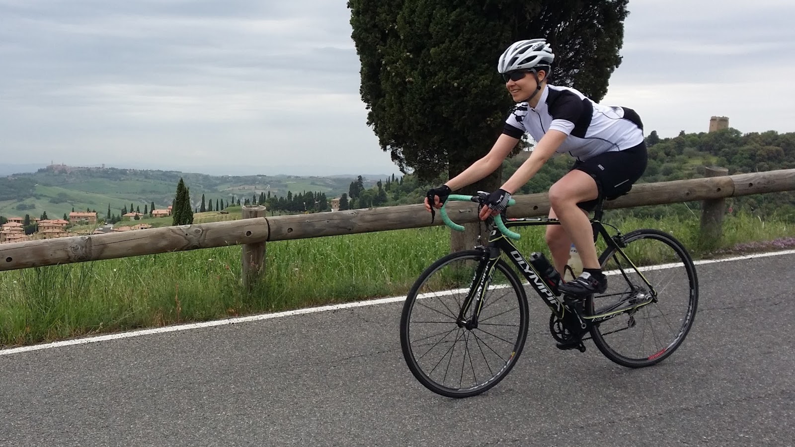 cycling Tuscany carbon road bike rental in Montalcino