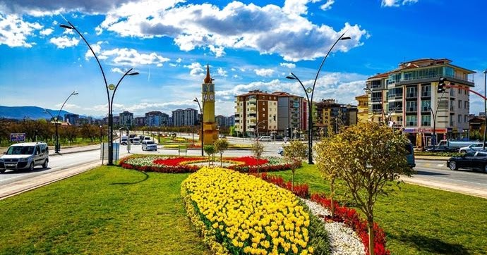 The crews planted over 600,000 tulips all around Turkey’s Malatya