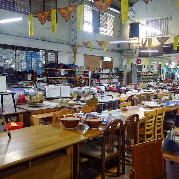 2 want to eat restos and Earth Japan Surplus Handy Matt