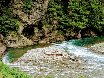 【北西に吉方位旅行】インスタ映えまちがいなしの清津峡！渓流沿いの露天風呂で生き返