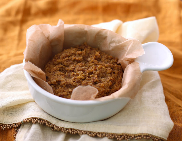 Looking for a tasty dessert for breakfast? Try this healthy Single-Serving Pumpkin Quinoa Flake Microwave Muffin! It's sugar free, gluten free, and vegan!