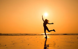 Ayuda a mantenerte activo y con energía todo el día Mujer con energía