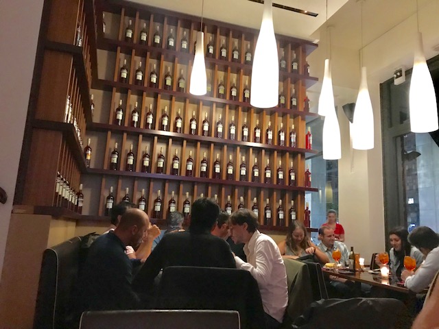ミラノのメトロポリス・ラウンジ＆レストランはカンパリのカクテルが美味しい