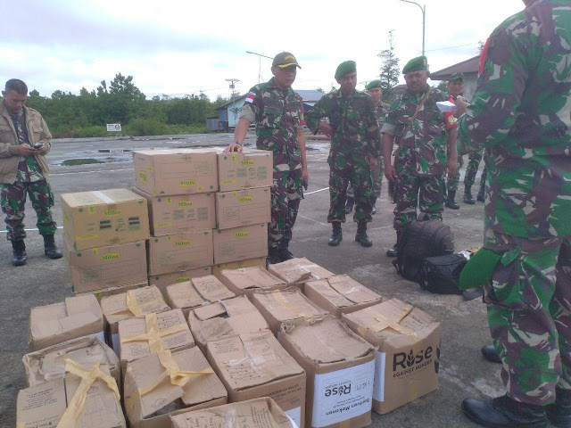 Kodim 1707 Merauke Pantau Logistik dan Obat-obatan ke Asmat Kodim 1707 Merauke Pantau Logistik dan Obat-obatan ke Asmat