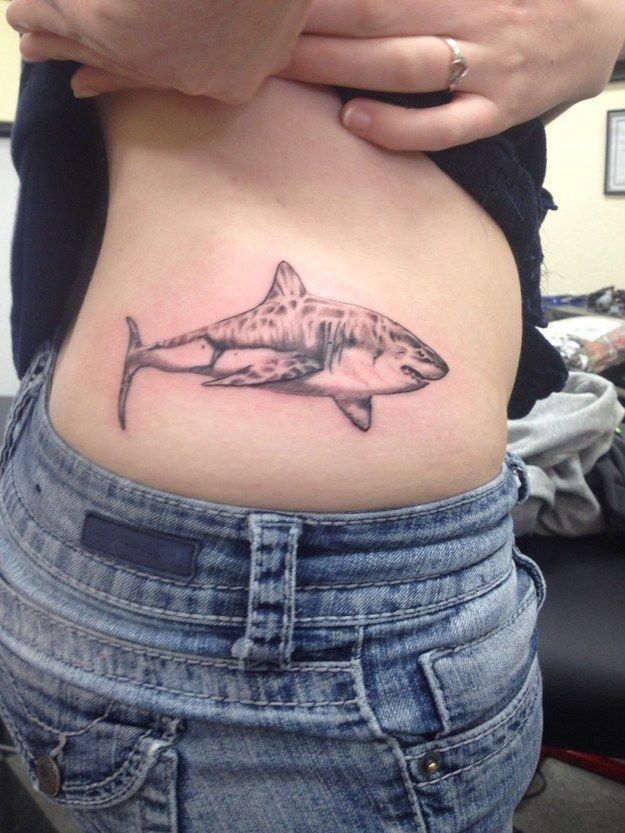 Tatuaje de tiburon realista