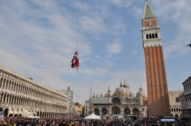 Carnevale di Venezia 2019: anticipato il Volo dell'Aquila. Carnevale di Venezia 2019: anticipato il Volo dell'Aquila.