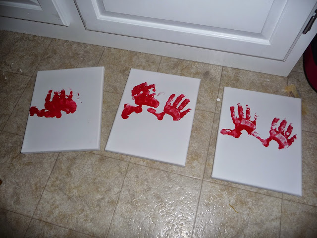 Thanksgiving decoration with kids hands and feet, hands and feet paint project for Thanksgiving, crafting with kids,