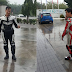 (Foto) 'Nak Mati, Matilah Seorang Dirilah' - Netizen Kecam 2 Bikers Merokok Di Stesen Petronas