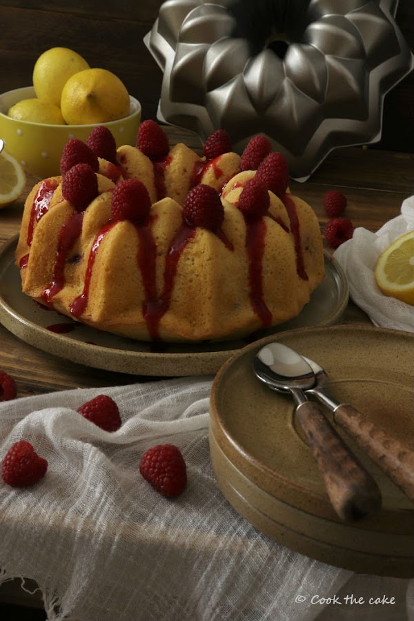 cream-lemon-and-raspberry-bundt-cake, bizcocho-de-nata (crema de leche)-limon-y-frambuesas