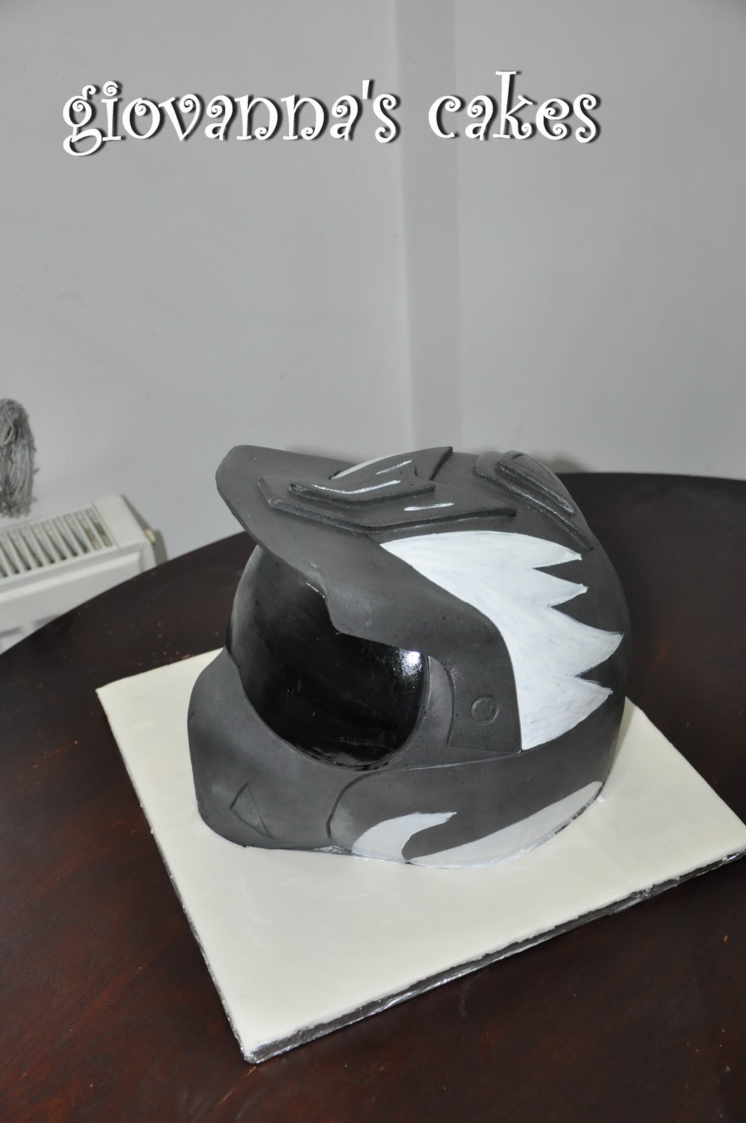 giovanna's cakes Motorbike helmet cake