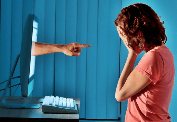 Cyberbullying Cyberbullying-vítima