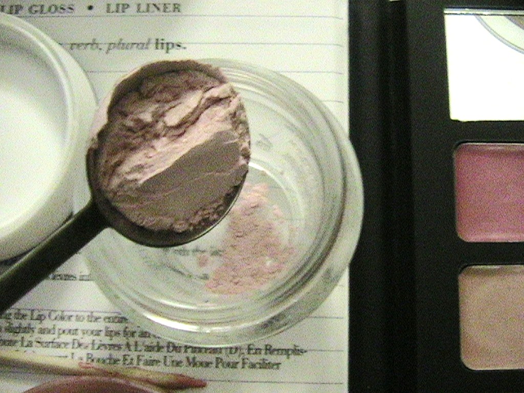 The beautiful world of Lennyn B: CREAM & PRESSED POWDER BLUSH DIY DAY:)