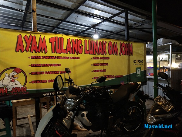 Ayam Tulang Lunak Om John yang tulangnya juga Enak banget di Kalimulya Depok Ayam Tulang Lunak Om John yang tulangnya juga Enak banget di Kalimulya Depok