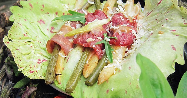 Genussbereit: Urbane Landhausküche: Spargelröllchen revisited