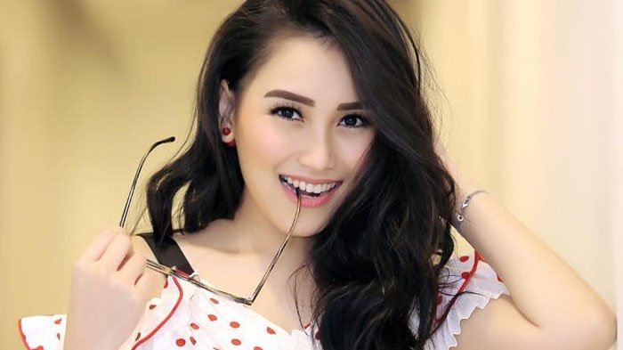 Download Foto Ayu Ting Ting Koleksi Gambar