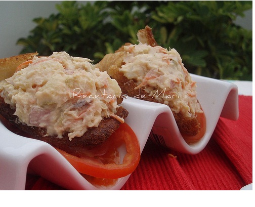 CUCURUCHOS DE PAN CON ENSALADILLA