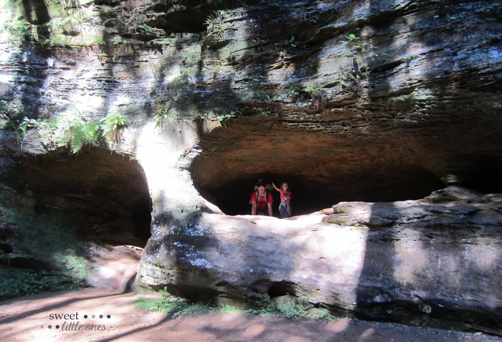 Hocking Hills Ohio - Old Man's Cave trail   www.sweetlittleonesblog.com