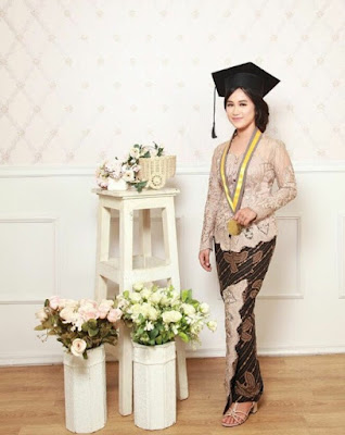 model gaya rambut wisuda modern terbaru model gaya rambut wisuda modern terbaru